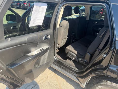 Used 2019 Dodge Journey SE FWD image 8