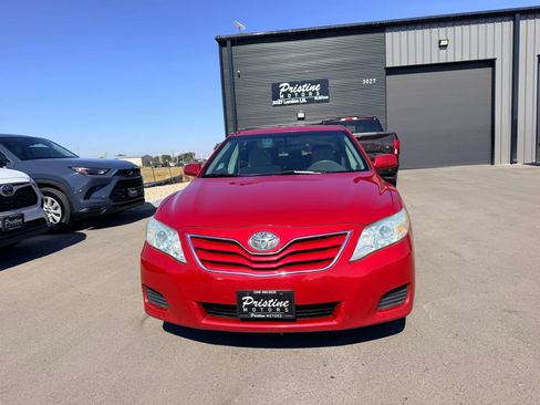 Used 2010 Toyota Camry LE FWD image 2