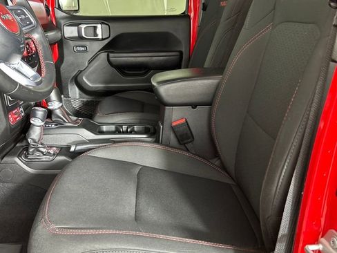 Used 2022 Jeep Gladiator Rubicon image 12