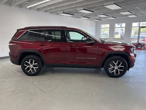 Used 2023 Jeep Grand Cherokee Limited AWD/4WD image 14