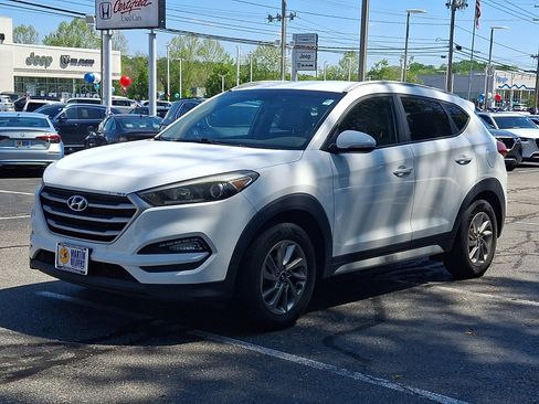 Used 2017 Hyundai Tucson SE Plus FWD image 2