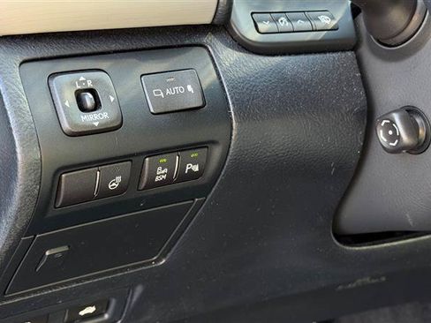 Used 2013 Lexus LS 460 w/ Comfort Pkg RWD image 22