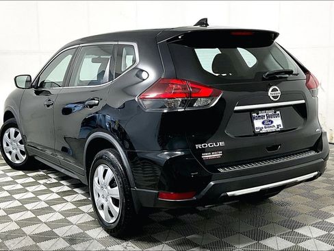 Used 2018 Nissan Rogue S image 11