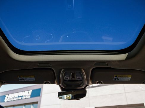 Used 2025 Volvo XC60 B5 Plus image 17