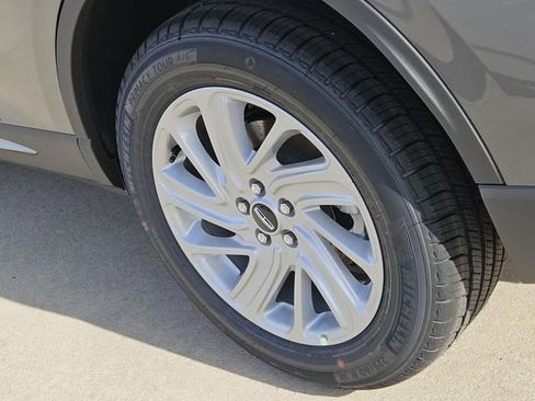 New 2026 Lincoln Corsair Premiere image 8