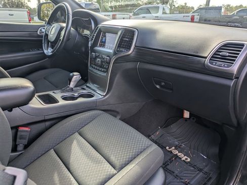 Used 2021 Jeep Grand Cherokee Laredo image 19