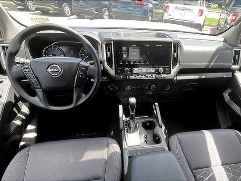 Used 2025 Nissan Frontier SV image 21