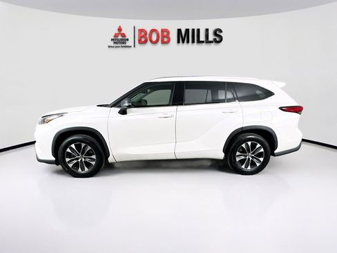 Used 2020 Toyota Highlander XLE FWD image 4