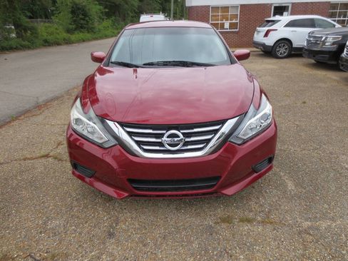 Used 2016 Nissan Altima 2.5 S w/ Power Driver Seat Package FWD image 2