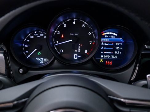 Certified 2026 Porsche Macan AWD/4WD image 25