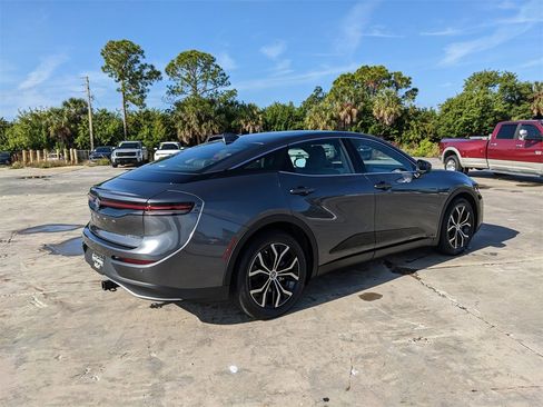 Used 2023 Toyota Crown Limited image 9