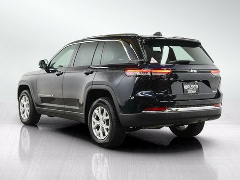 Used 2023 Jeep Grand Cherokee Limited w/ Trailer Tow Prep Group (B) AWD/4WD image 3