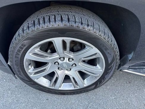 Used 2018 Cadillac Escalade Luxury AWD/4WD image 13
