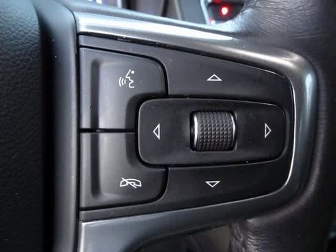 Used 2022 Chevrolet Suburban Premier image 21