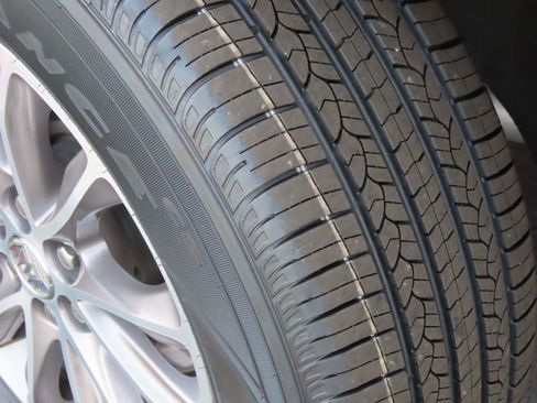 Used 2024 Buick Enclave Premium image 7