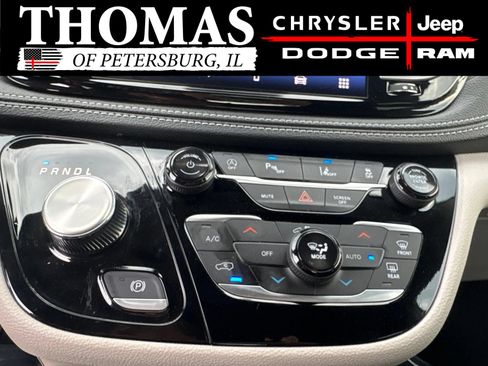 Used 2024 Chrysler Pacifica Touring-L FWD image 20
