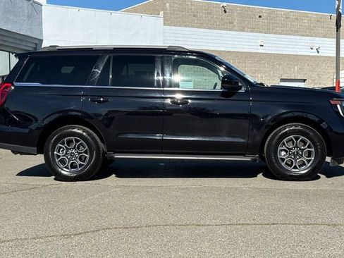 Used 2025 Ford Expedition Active AWD/4WD image 3