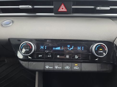 Used 2025 Hyundai Elantra Blue image 25