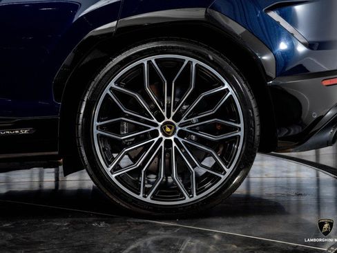 Used 2025 Lamborghini Urus SE image 9