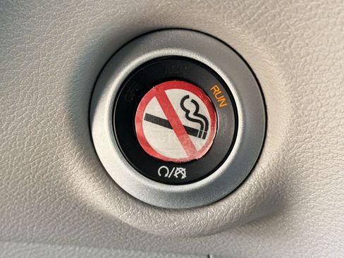 Used 2024 Chrysler Voyager LX FWD image 17