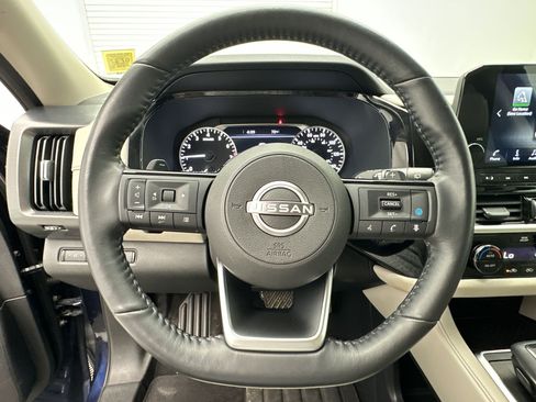 Used 2022 Nissan Pathfinder SL AWD/4WD image 11