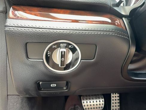 Used 2014 Mercedes-Benz SL 550 image 16
