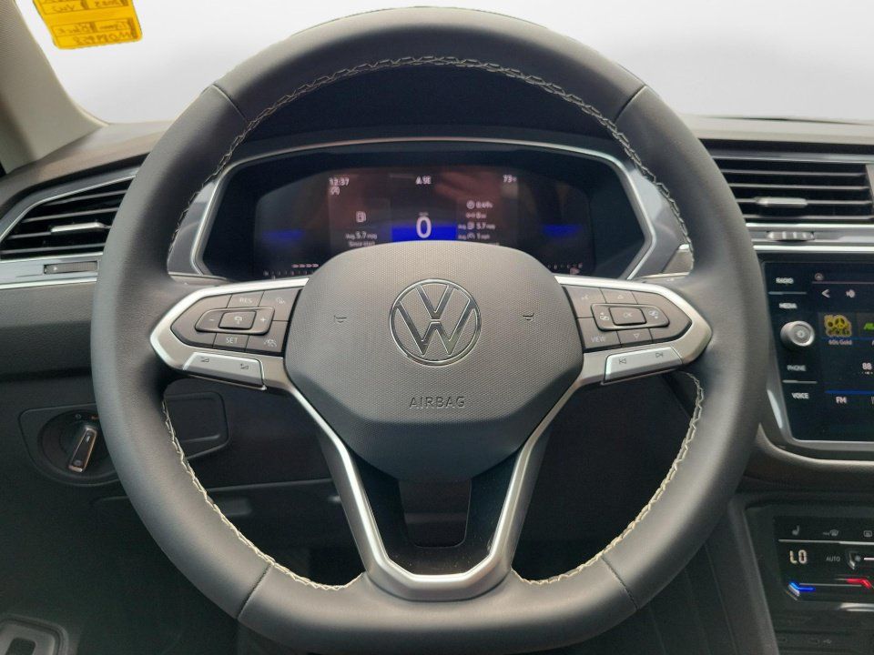 Certified 2023 Volkswagen Tiguan SE w/ Panoramic Sunroof Package FWD image 10