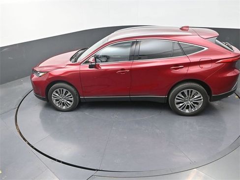 Used 2024 Toyota Venza XLE image 22