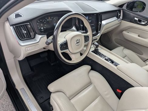 Used 2019 Volvo XC60 T6 Momentum w/ Protection Package Premier AWD/4WD image 10