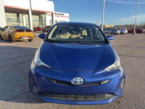 Used 2017 Toyota Prius Two image 8