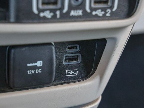 Used 2022 Chrysler Pacifica Touring-L FWD image 20