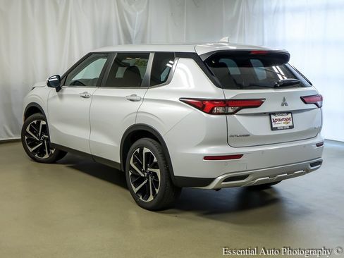 Used 2024 Mitsubishi Outlander SE AWD/4WD image 9