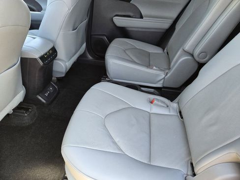 Used 2023 Toyota Highlander Limited image 37