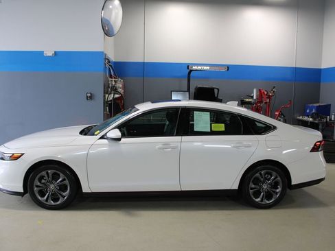 Used 2023 Honda Accord EX image 16