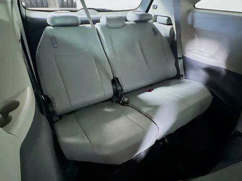 Certified 2024 Toyota Sienna XLE FWD image 24