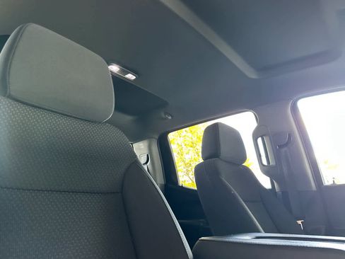 Used 2022 Chevrolet Silverado 1500 Custom image 17