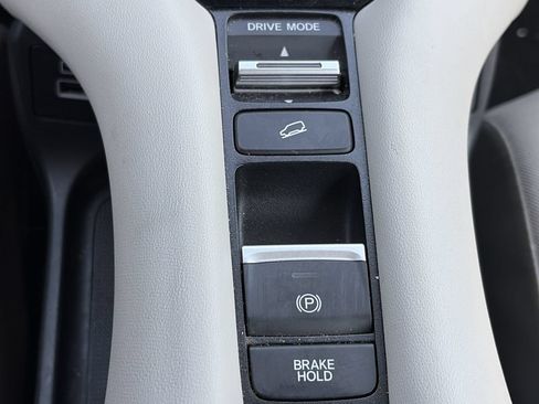 Used 2023 Honda HR-V LX image 9