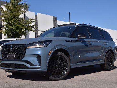 New 2026 Lincoln Aviator Reserve w/ Jet Appearance Package image 1