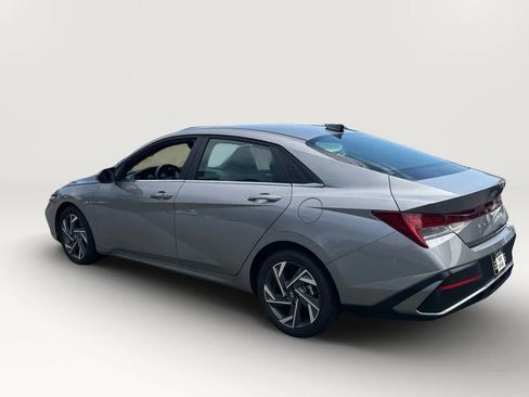 Used 2025 Hyundai Elantra SEL image 4