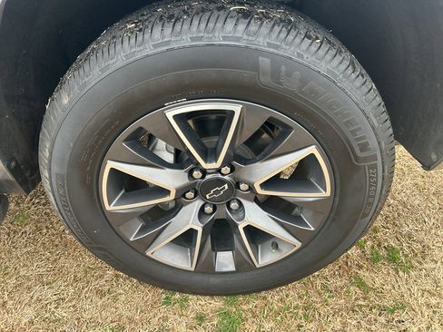 Used 2021 Chevrolet Tahoe Z71 w/ Z71 Signature Package image 34