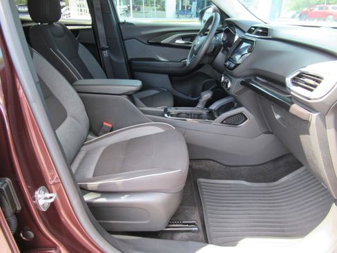 Used 2023 Chevrolet TrailBlazer LT w/ Convenience Package FWD image 11