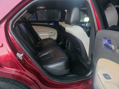 Used 2018 Chrysler 300 Touring w/ Chrome Appearance Package RWD image 26