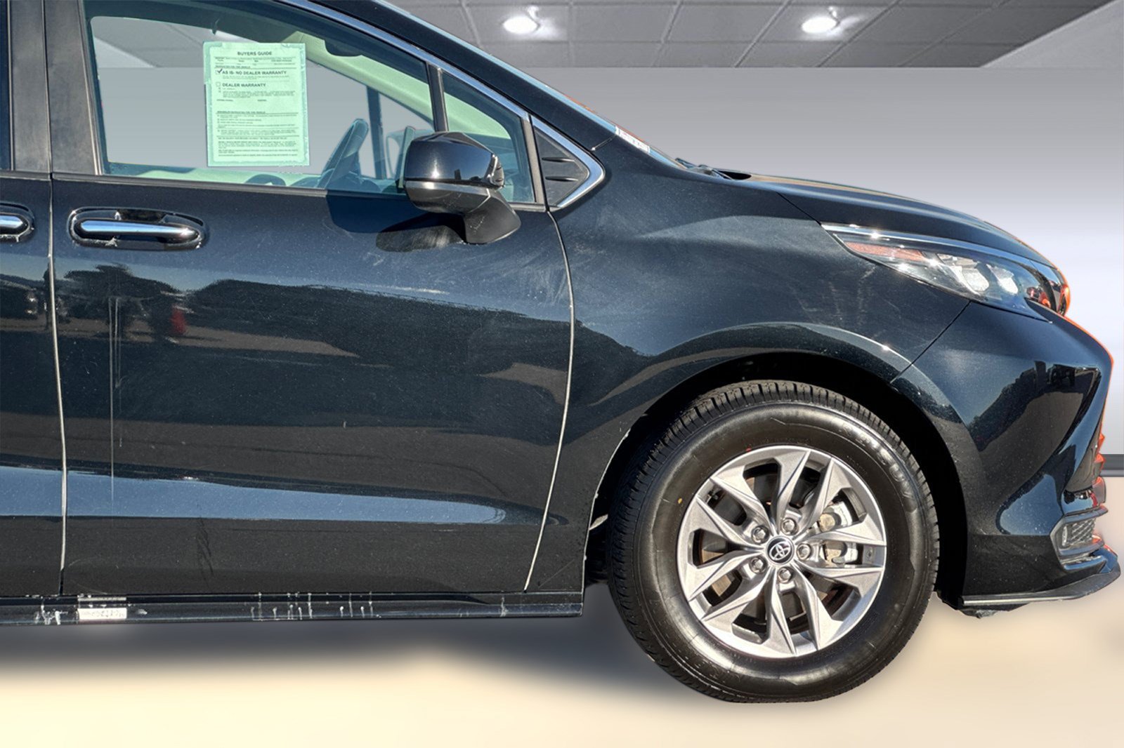 Used 2026 Toyota Sienna XLE FWD image 35