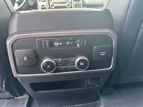Used 2019 Ford Expedition Platinum image 18