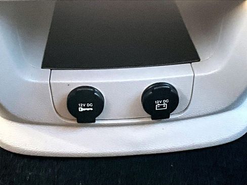 Used 2018 Dodge Grand Caravan SE w/ UConnect Hands-Free Group image 22