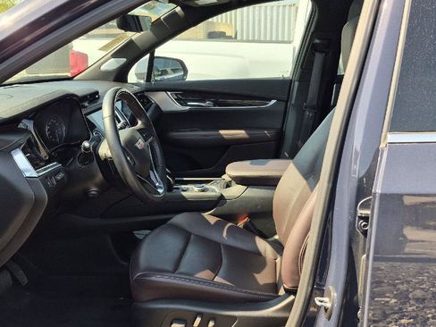 Used 2024 Cadillac XT6 Premium Luxury w/ Technology Package AWD/4WD image 6