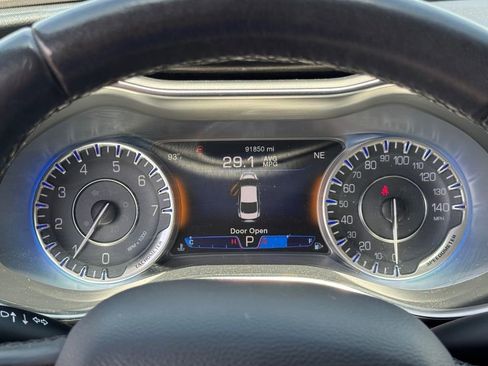 Used 2015 Chrysler 200 C FWD image 19