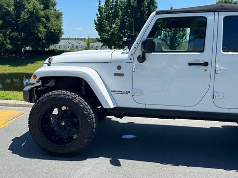 Used 2016 Jeep Wrangler Unlimited Sahara AWD/4WD image 7