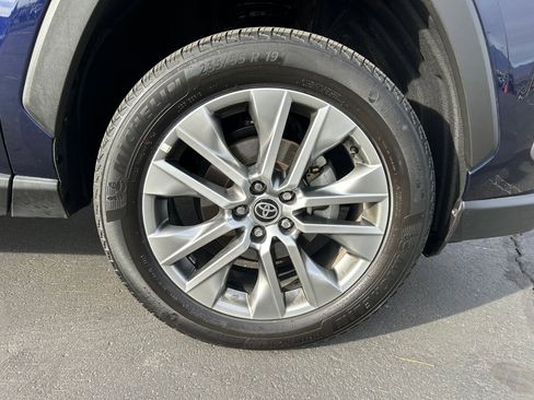 Used 2022 Toyota RAV4 Limited image 30
