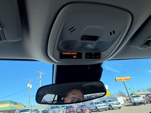 Certified 2025 Chevrolet Trax LT w/ LT Convenience Package image 17